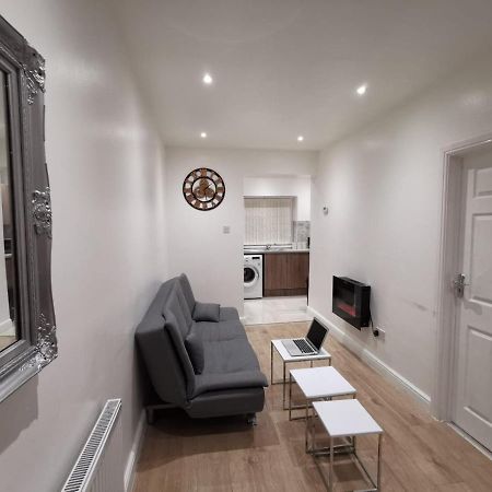 Three Bedroom Modern Apartment By Luton Airport And Luton Station المظهر الخارجي الصورة