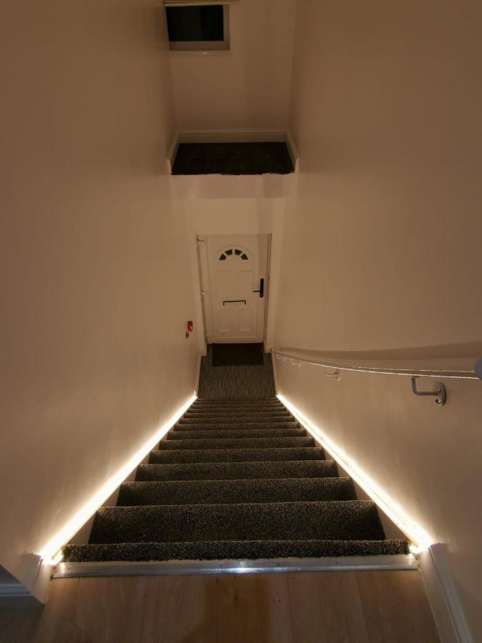 Three Bedroom Modern Apartment By Luton Airport And Luton Station المظهر الخارجي الصورة