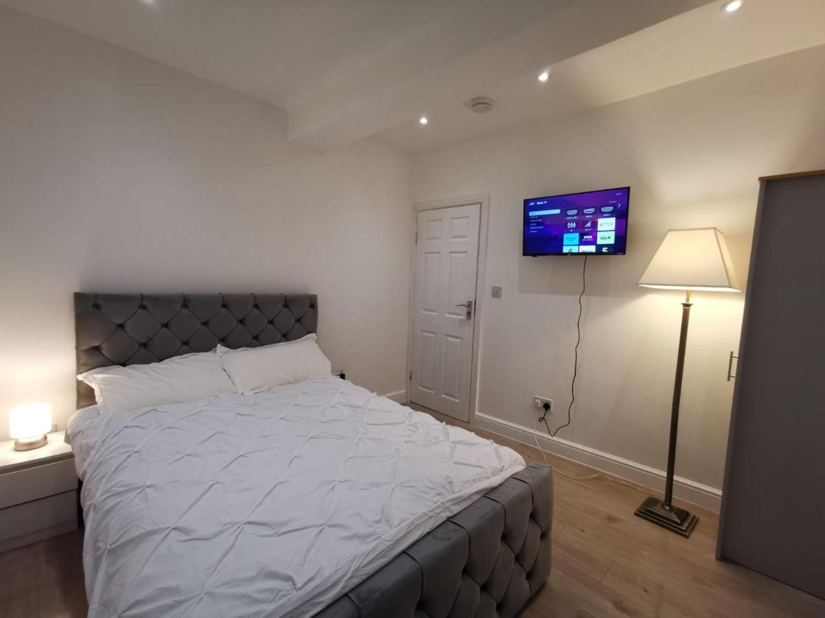 Three Bedroom Modern Apartment By Luton Airport And Luton Station المظهر الخارجي الصورة