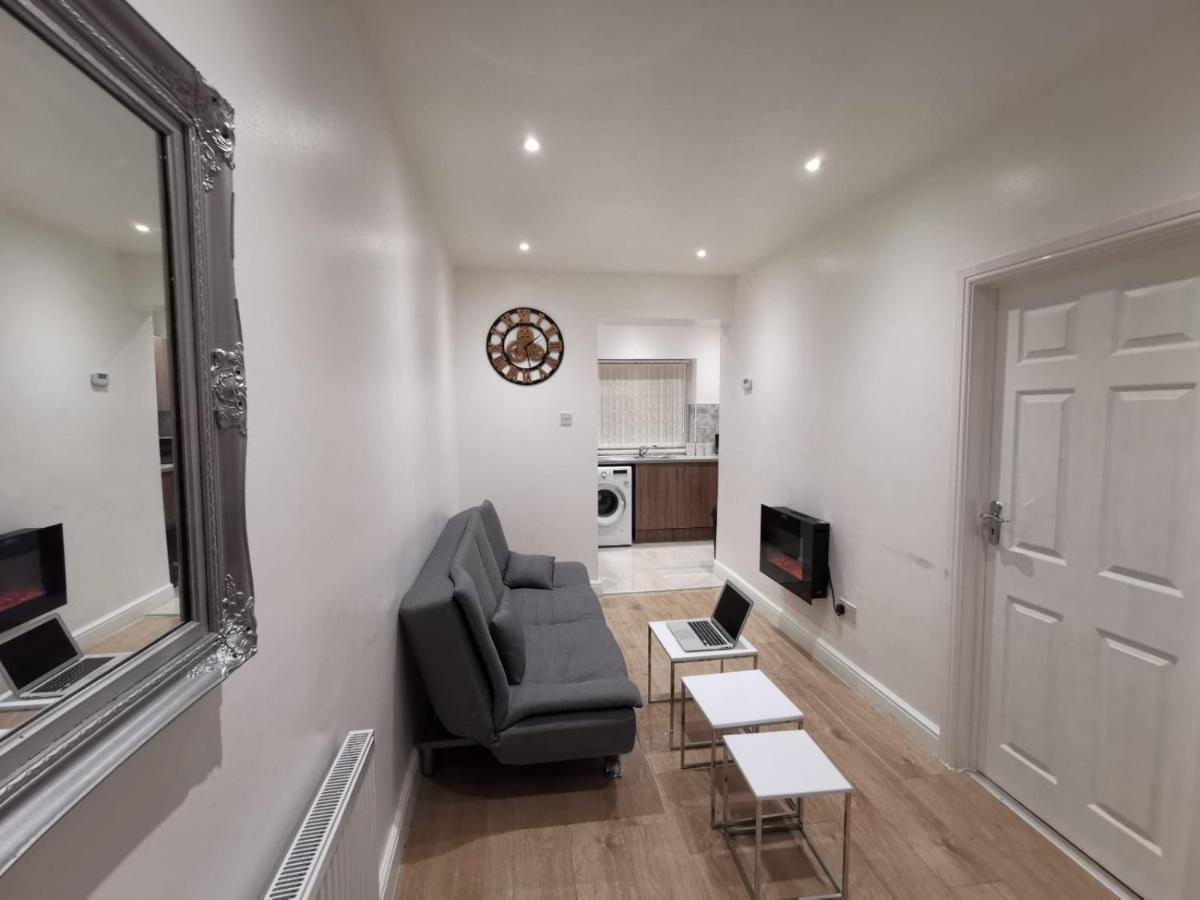 Three Bedroom Modern Apartment By Luton Airport And Luton Station المظهر الخارجي الصورة