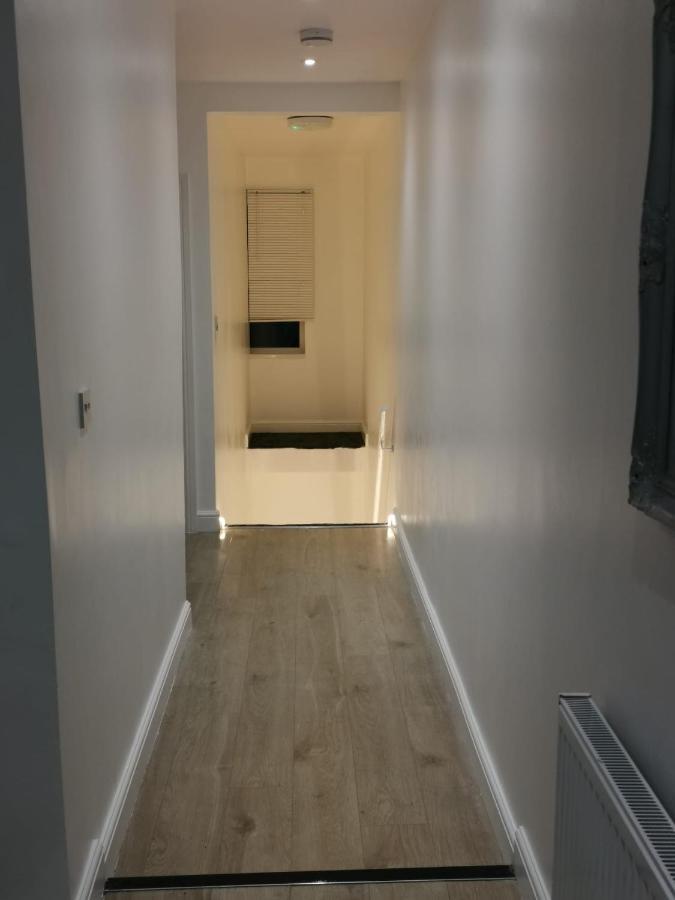 Three Bedroom Modern Apartment By Luton Airport And Luton Station المظهر الخارجي الصورة