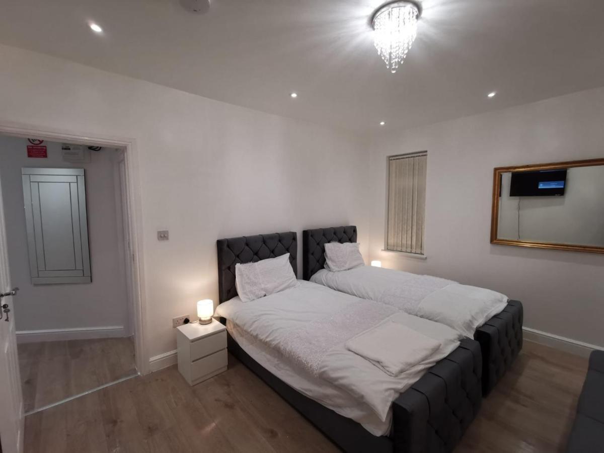 Three Bedroom Modern Apartment By Luton Airport And Luton Station المظهر الخارجي الصورة