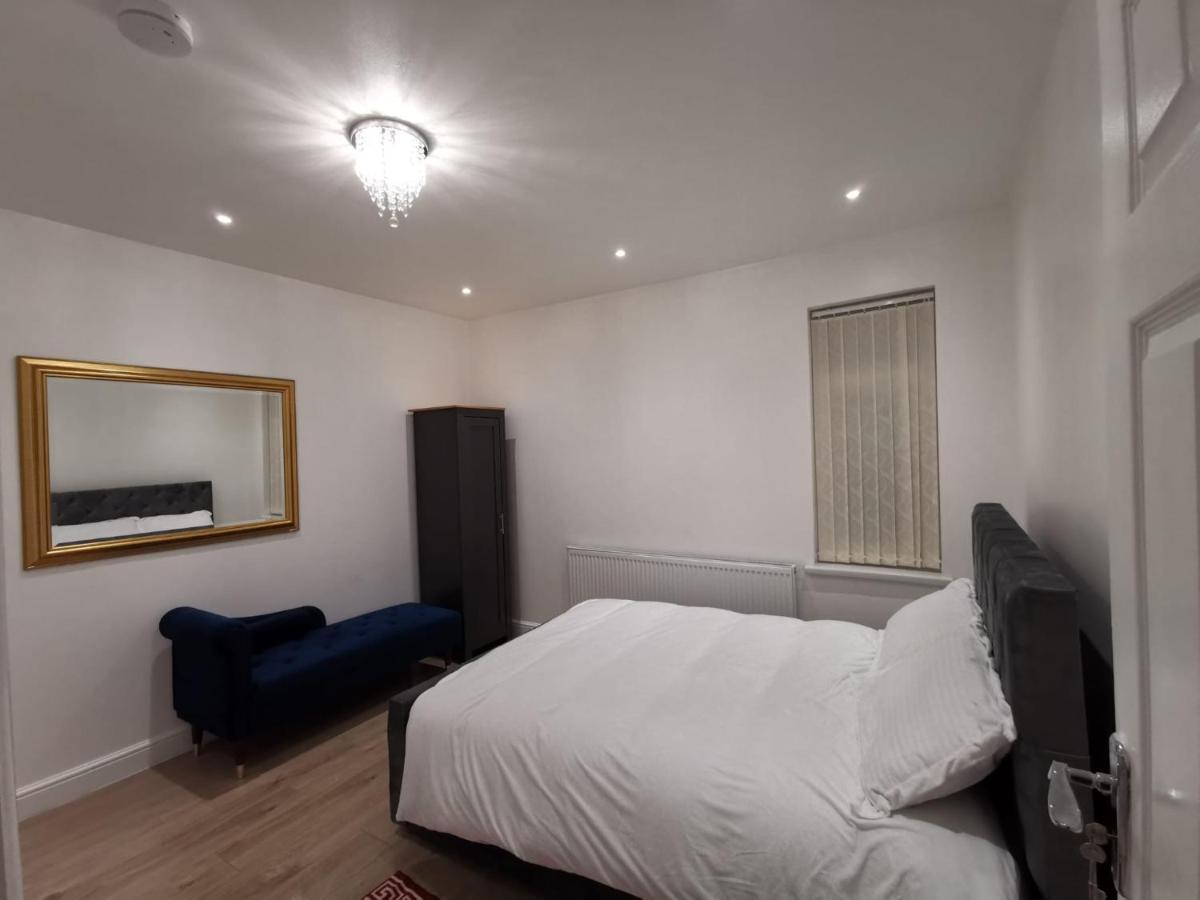 Three Bedroom Modern Apartment By Luton Airport And Luton Station المظهر الخارجي الصورة