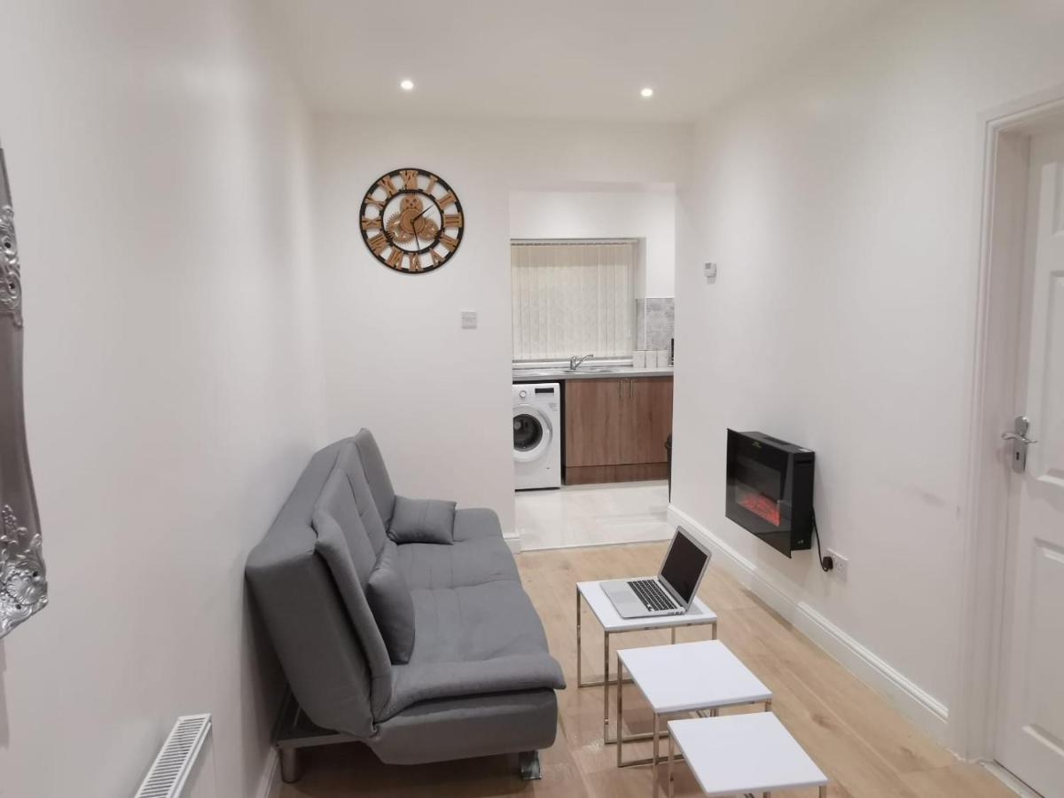 Three Bedroom Modern Apartment By Luton Airport And Luton Station المظهر الخارجي الصورة