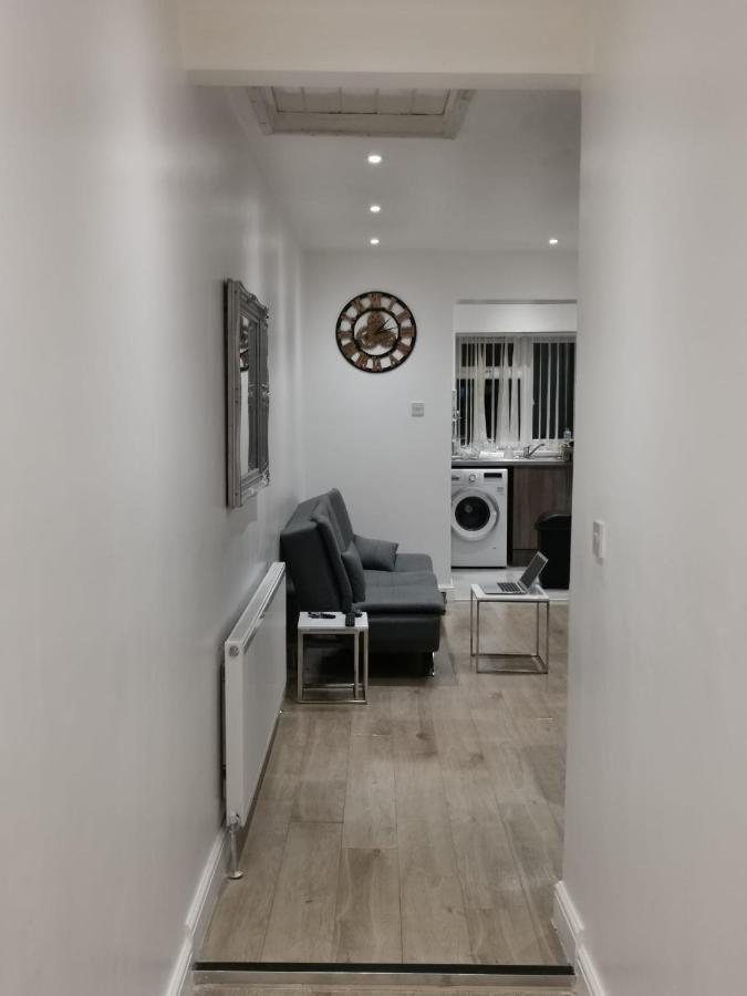Three Bedroom Modern Apartment By Luton Airport And Luton Station المظهر الخارجي الصورة
